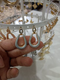 گوشواره آویز اشکی درخشان؛ درخشش خیرهکننده در مجالس