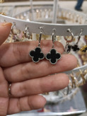 گوشواره مینیمال طرح Van Cleef اونیکس (مشکی)